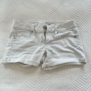 American Eagle - white denim shorts